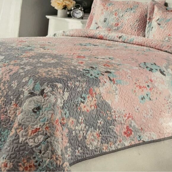 Pink Blush Grey Floral Queen Size Bed Quilt and Shams NEW Bedding - Picture 2 of 11